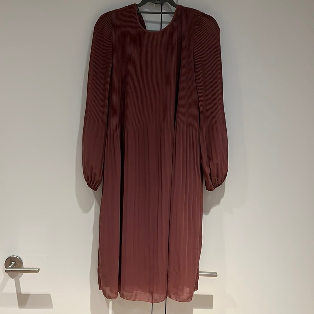 Brand new Aritizia midi dress